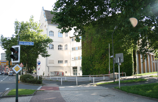 Turnhallen, Ernst-Schmidt-Platz